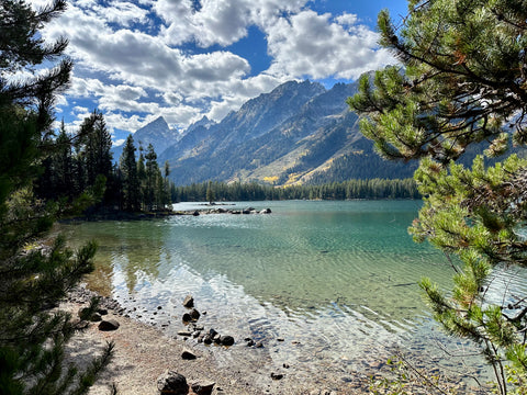 Alpine-lake-in-Grand-Teton-National-Park