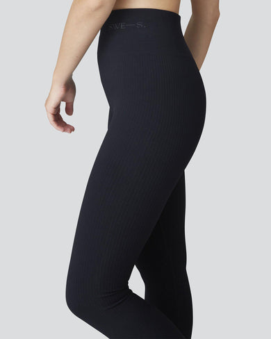 https://cdn.shopify.com/s/files/1/0078/3128/9969/products/131003001-tyra-rib-leggings-black-swedish-stockings-3_390x.jpg?v=1657099617