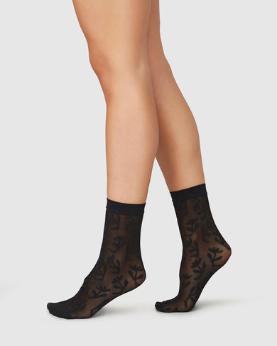 SOCKS: The Wild Floral Opaque Tights in Black – Piper & Scoot