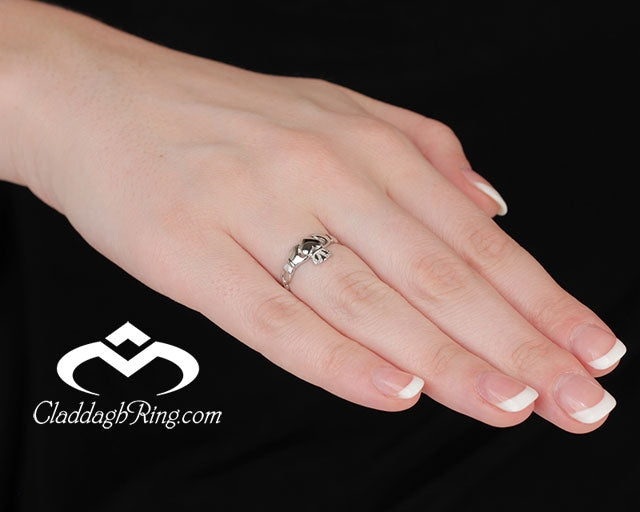 https://cdn.shopify.com/s/files/1/0078/3607/4042/t/7/assets/description_image_Claddagh_Ring_SL_SL46_5.jpg?v=1597356020