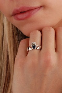 September Birthstone Claddagh Ring ZOOM