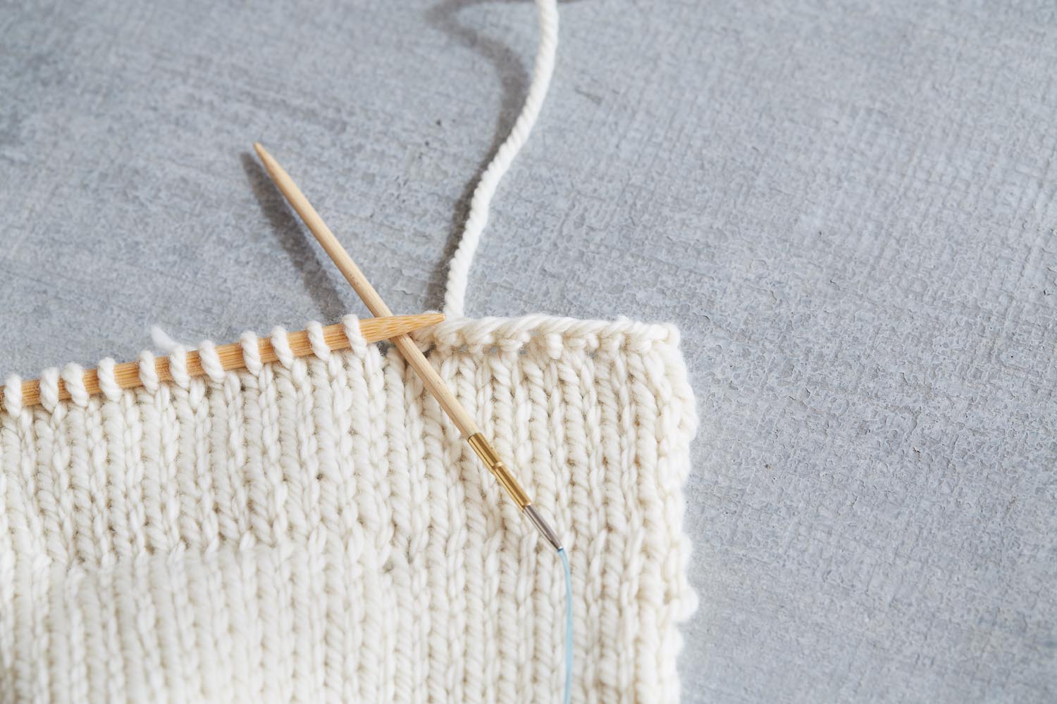 Learn to Knit: How to Work Jeny's Stretchy Cast-On - Stolen Stitches