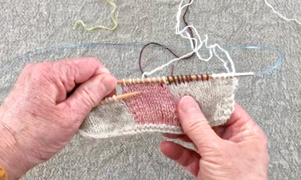 Intarsia Pt. 2: Working in Ends While Knitting – Cocoknits