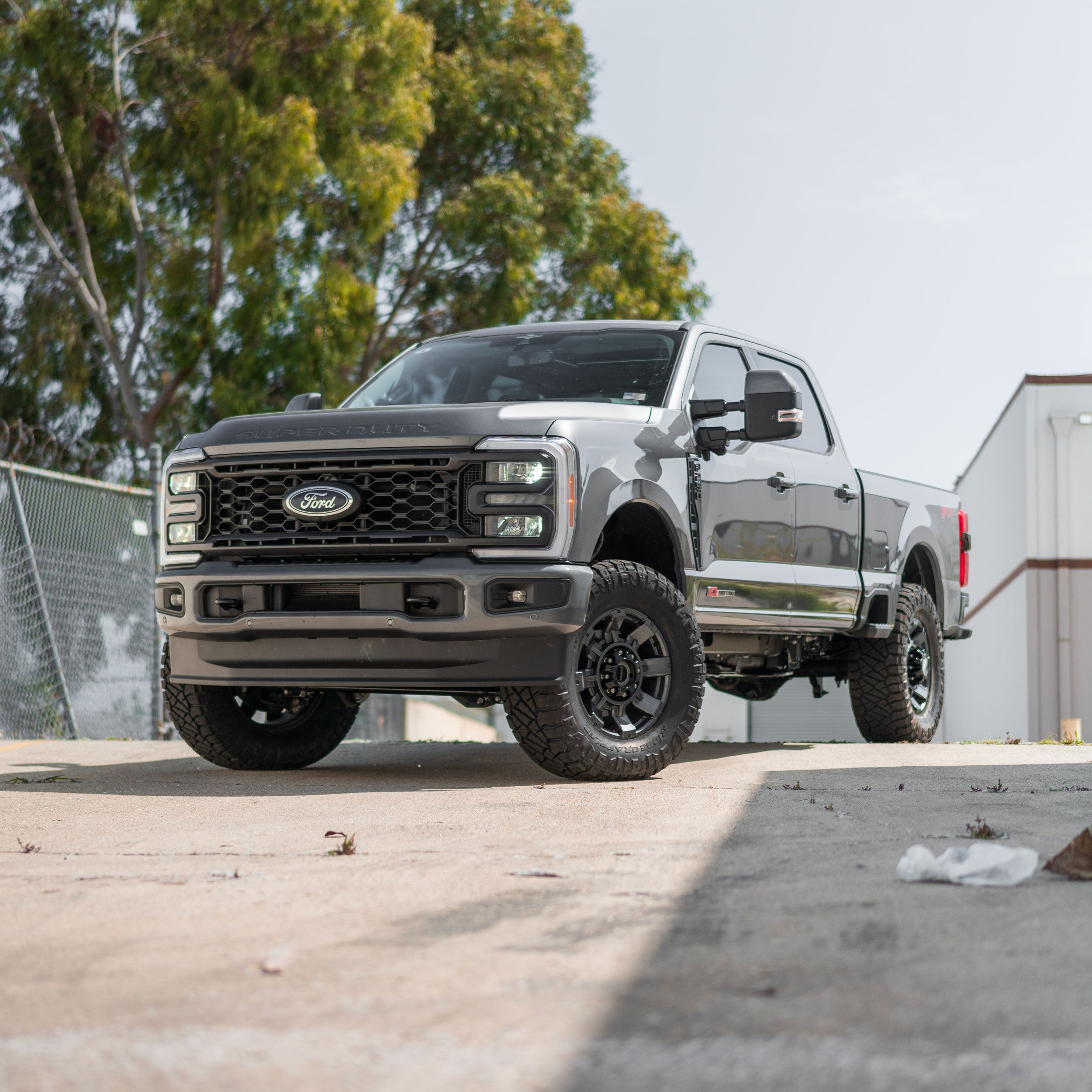 2023 Super Duty Leveled on 37s with Stock Wheels