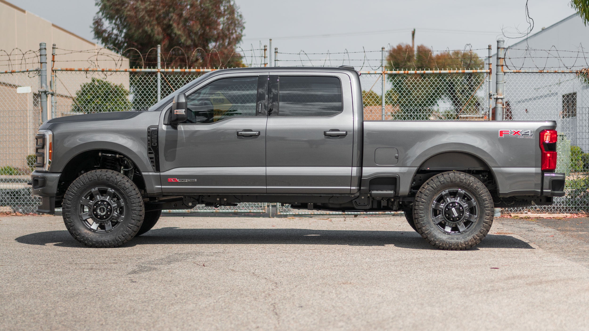 2023 Super Duty Leveled on 37s with Stock Wheels