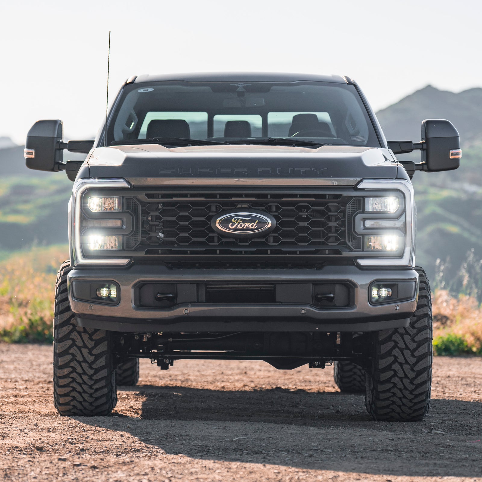 2023 Ford F250 Super Duty Leveled on 37s CJC Off Road