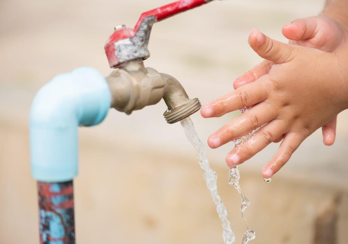 water pouring in little girl’s hands