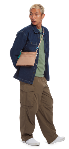 model sporting the Rectangle Sacoche in the color Maple Sugar