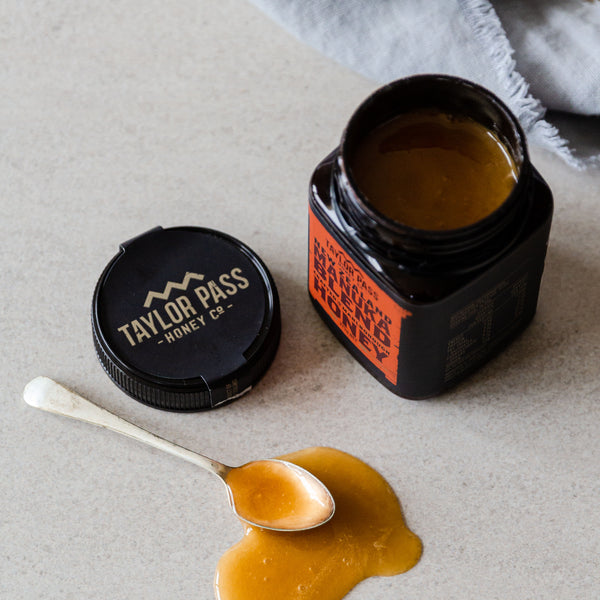 honey on spoon taylor pass manuka blend jar