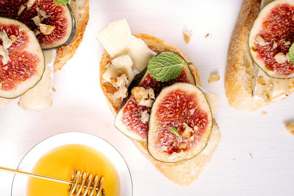 honey on toast with figs cheese nuts