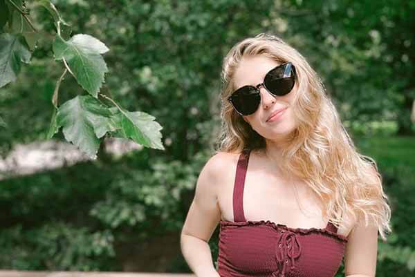 A beautiful woman wearing sunglasses