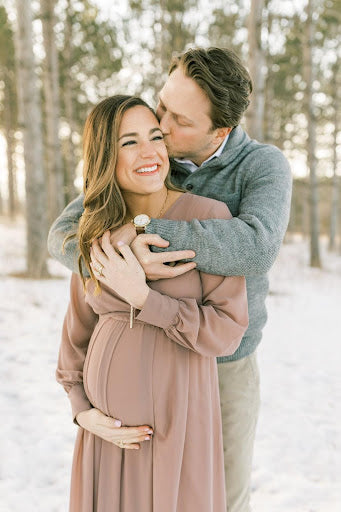 22 Best Maternity Photoshoot Ideas for Winter – Neeva Baby