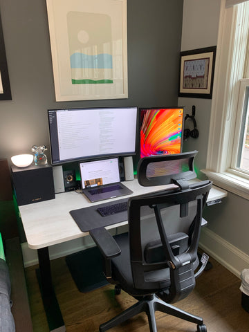 learn how to adjust the ideal height for standing desk while you are sitting