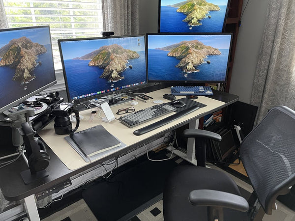 You can easily adjust the perfect height for your stand up desk with four monitors