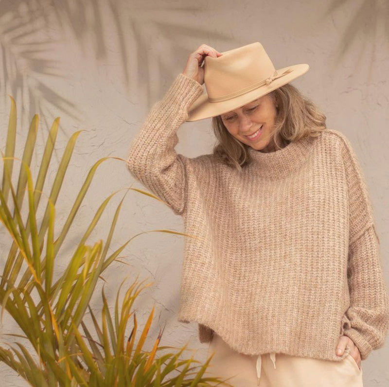 Sooziestyle wears the Cocoon Oversized Knit in Camel