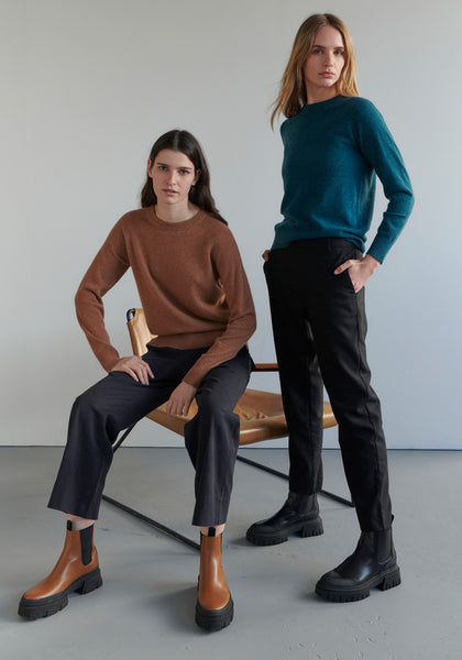 The Willow Cashmere Crew Knit in Fox and Teal.