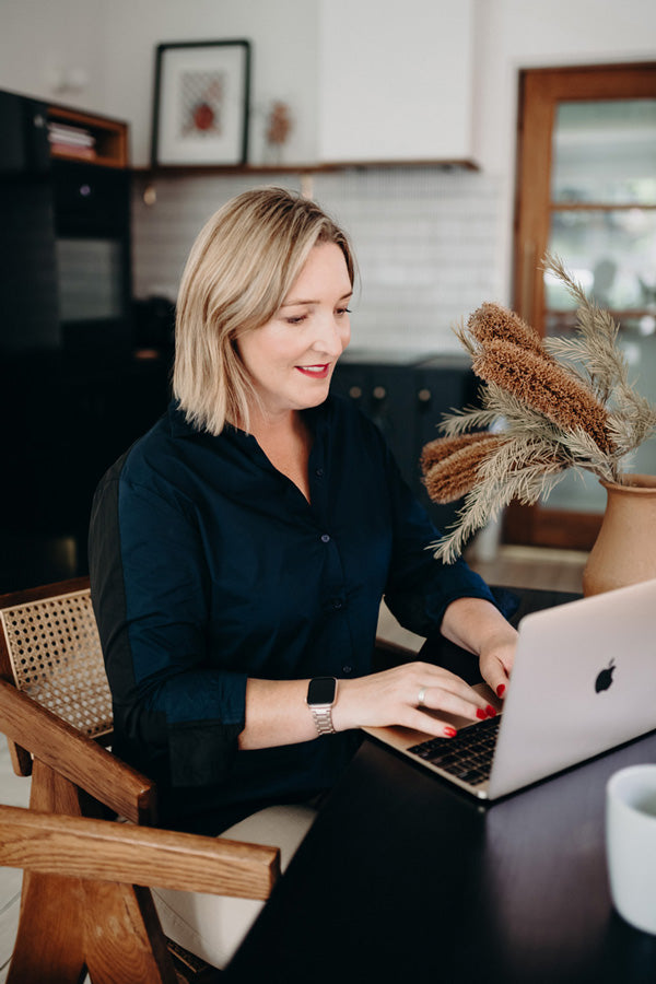 Emma wears the Eyre Contrast Back Shirt.