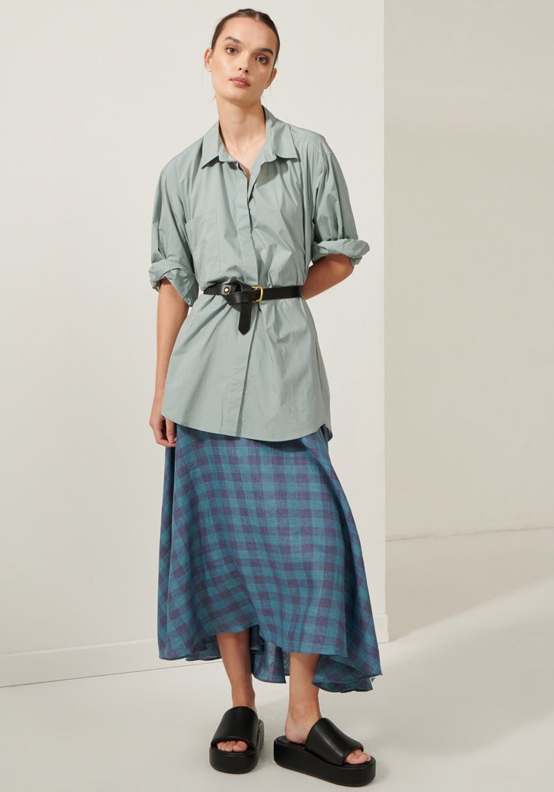 Beck wears the Lagoon Drape Back Shirt in Mist with the Balance Skirt.