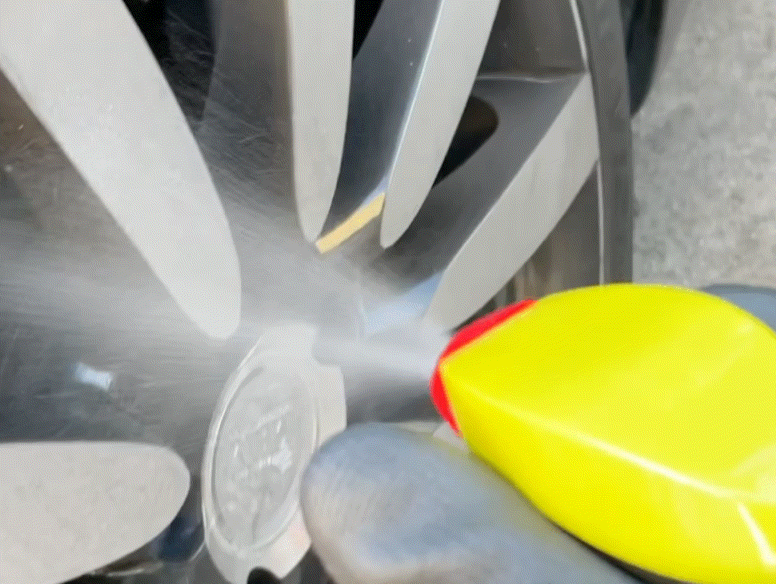 Felgenreinigung felgenreiniger mit felgenbuerste premium autopflege schonende felgen sauber machen