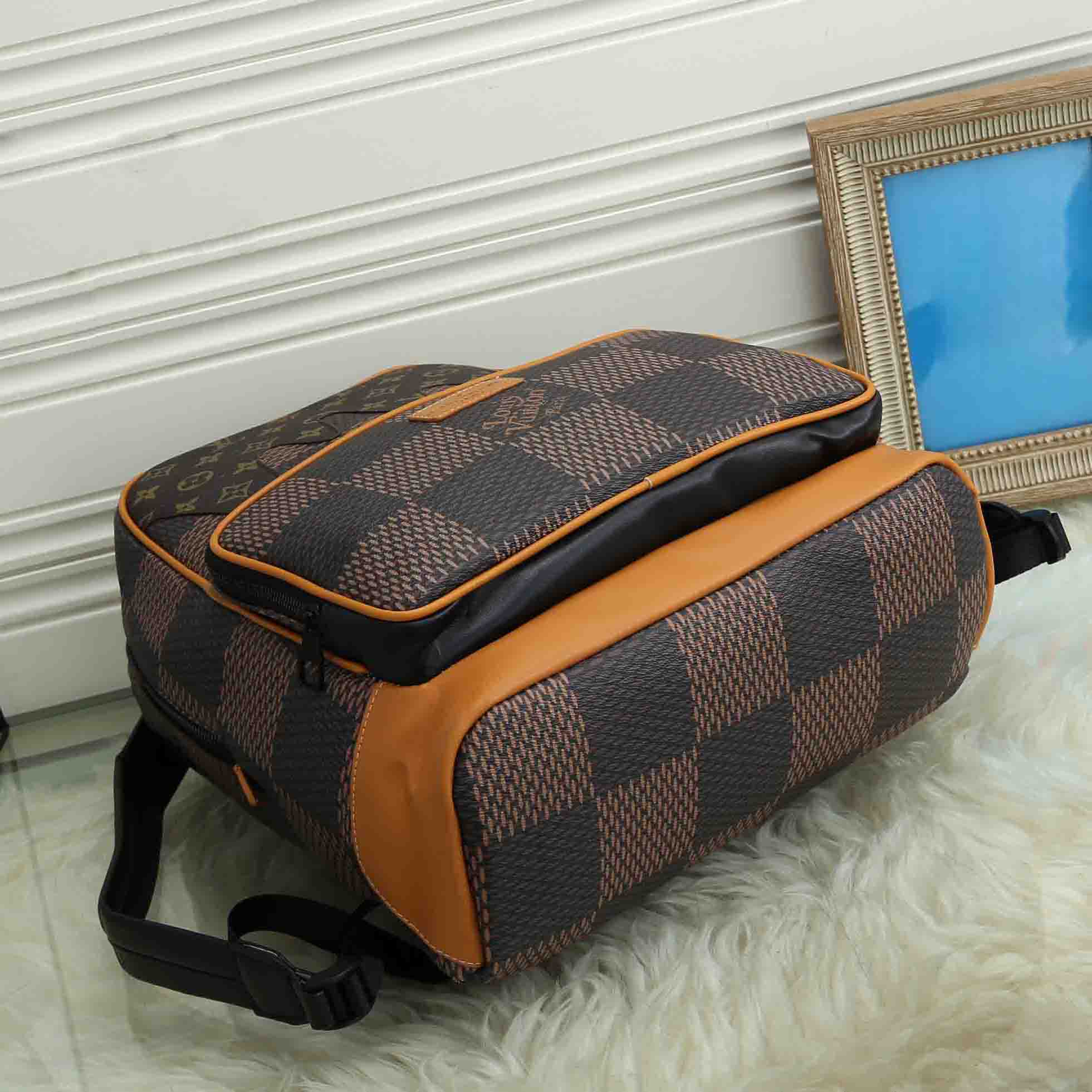 Louis Vuitton LV Fashion Classics Leather Shoulder Bag Backpacks