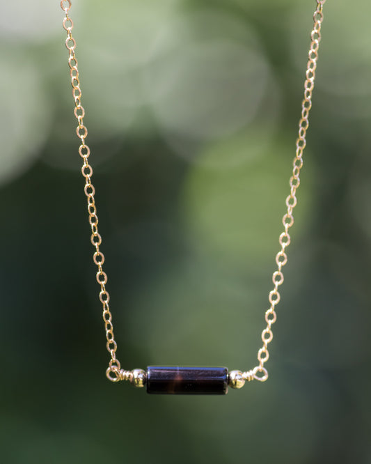 V-Necklace - Vida  Minimalist necklace gold, Neck pieces jewelry, Jewelry  necklace simple