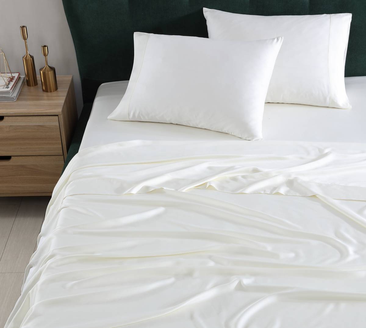 Bamboo Fabric, Viscose From Bamboo. Bamboo sheets on bed. Bamboo pillowcases. Bamboo sheet set.