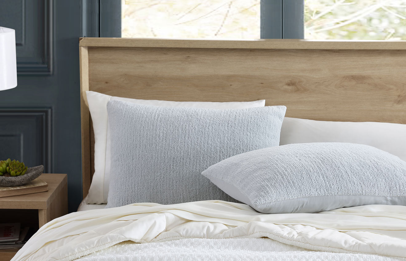 https://cdn.shopify.com/s/files/1/0079/1923/9266/files/Sunday-Citizen_Snug-Basketweave-Comforter_Off-White_LS3.jpg?v=1665422986