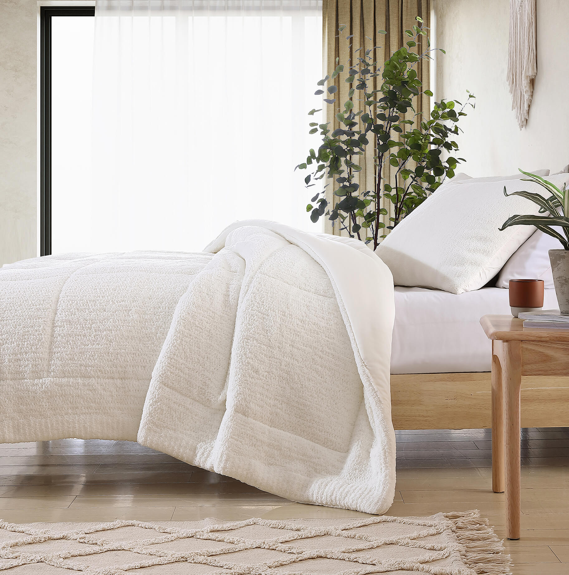 Comforters vs. Duvet. Sunday Citizen Snug Quilted Comforter in Off-White.