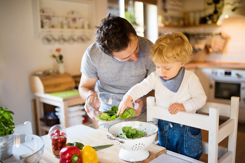 Zubereitung von Mahlzeiten für Kinder und Eltern
