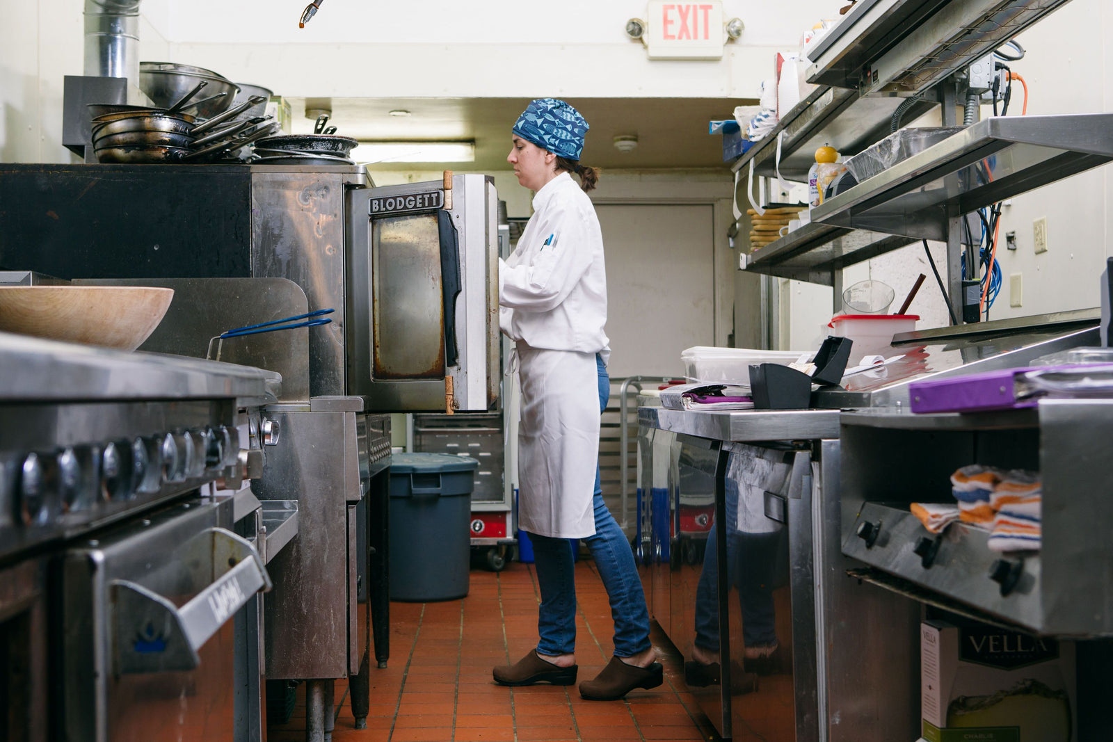 restaurant clogs