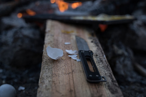 cooking an egg with just a knife and a campfire