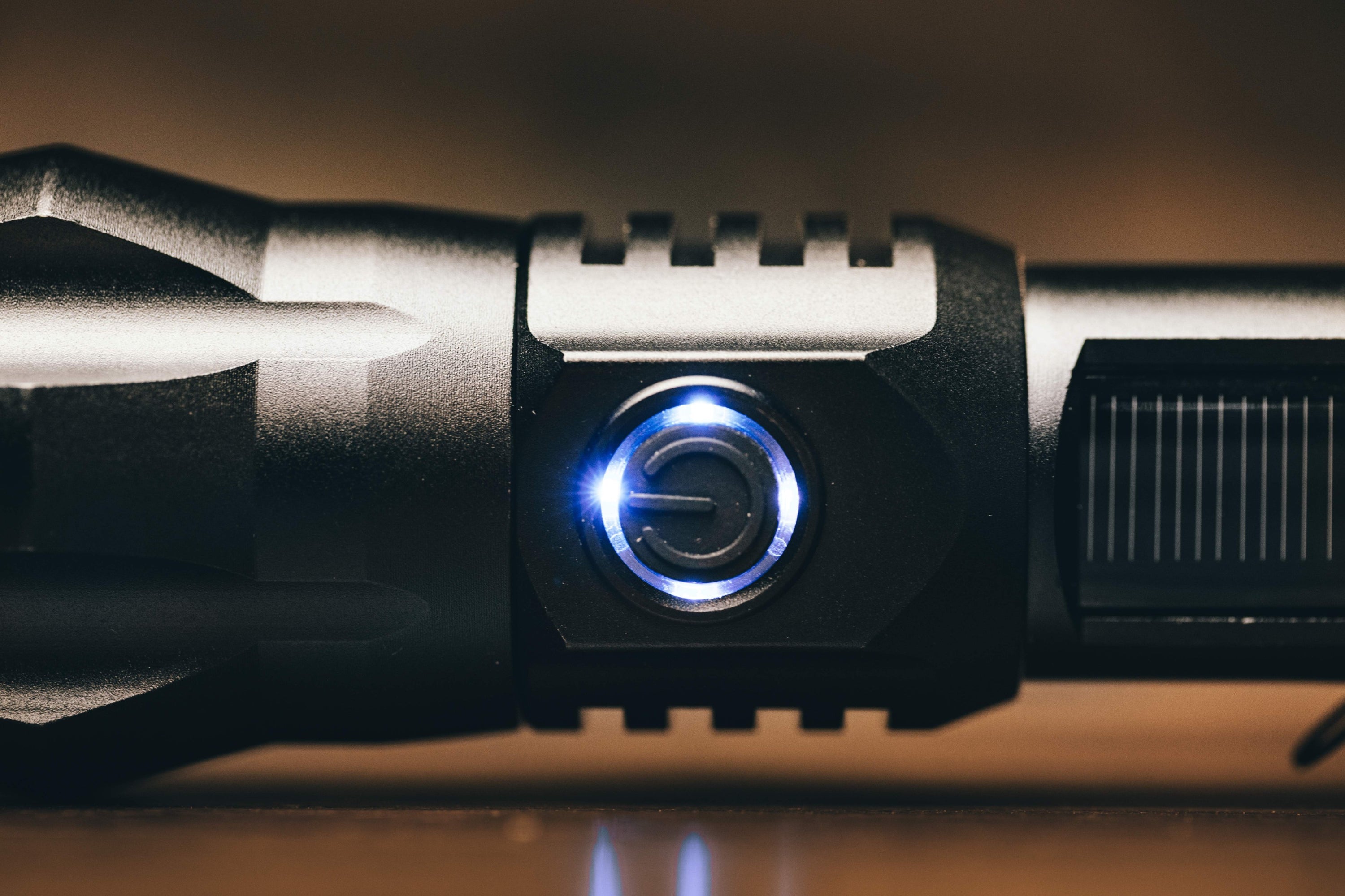 NOVA P90 High Intensity Survival Flashlight – Lone Survivalist