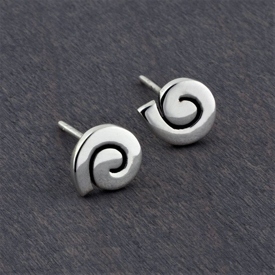 tiny silver stud earrings