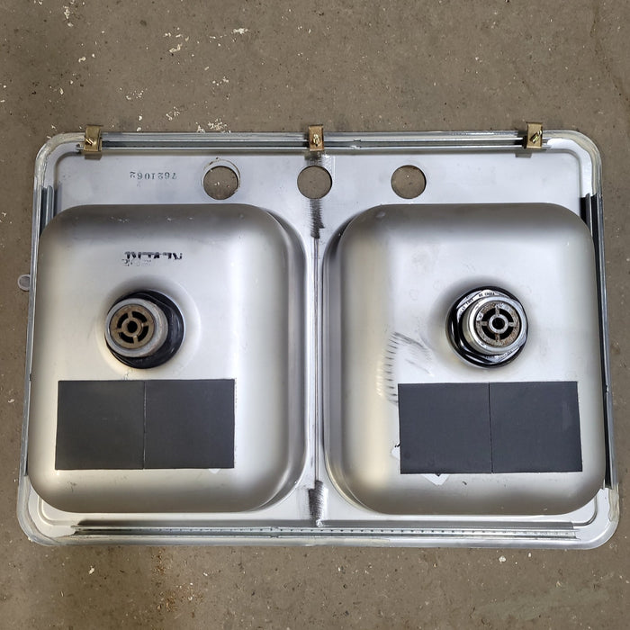 Used RV Double Kitchen Sink 24 W X 17 L Young Farts RV Parts   Used Rv Double Kitchen Sink 24 W X 17 L 606199 700x700 