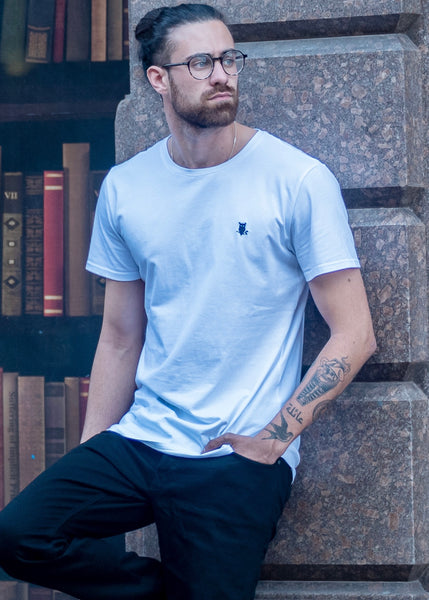 Casual outfit for men with white SUAVE OWL T-shirt
