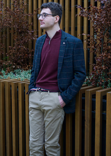 Smart casual men's outfit with quarter-zip jumper