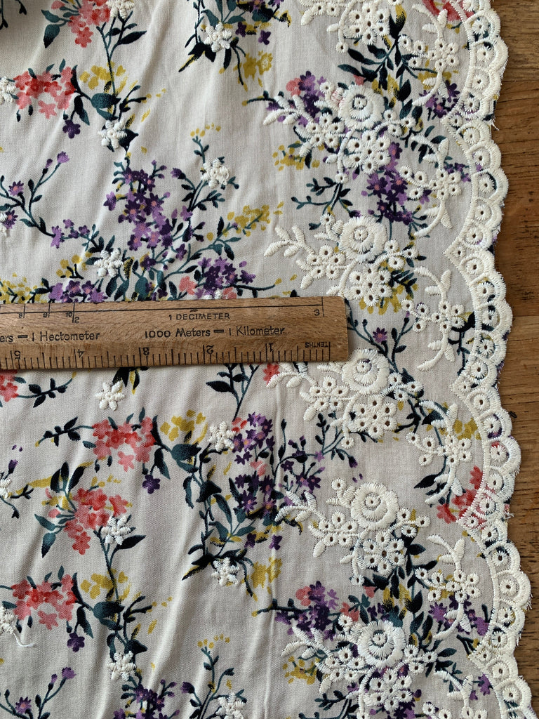 Unbranded Fabric Cream Lilac Bouquet - Single Border Viscose Fabric