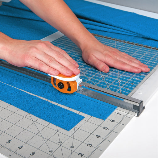 Miniature Rotary Cutter, Mat, and Ruler Set