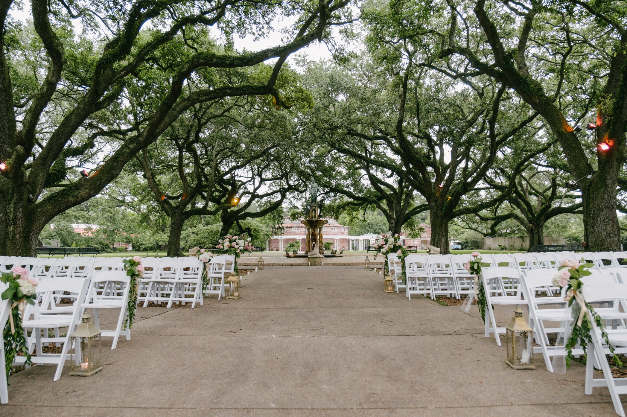 Pickett's Press Wedding Real Bride - These Big Apples turned their Big Day into an unforgettable Big Easy Experience. Try saying that five times fast! The energy of the wedding was at an all-time high and nothing was short of extraordinary traditions.