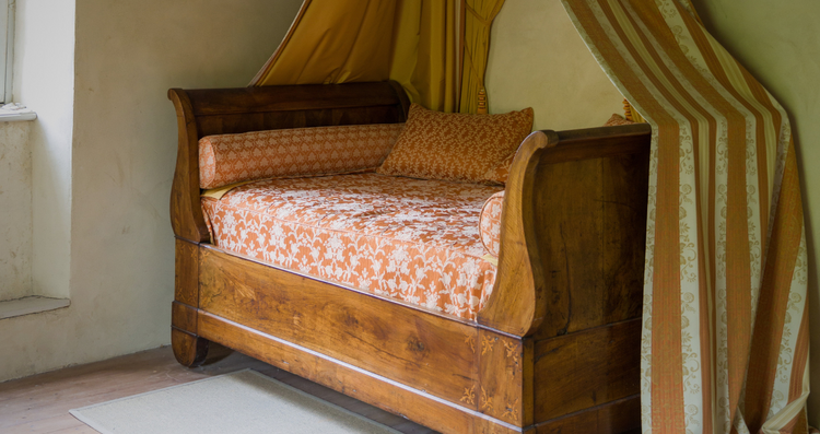 The Ultimate Guide To Buying A Mattress For Your Antique Bed Feature 750x ?v=1681400122