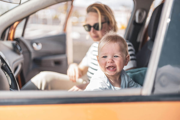 changing baby diaper in car