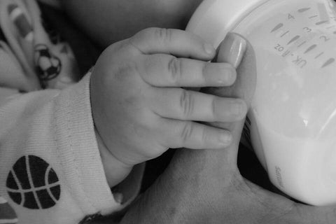 bottle feeding newborn