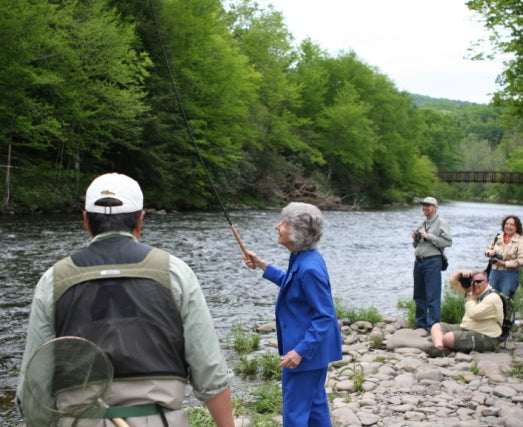 Joan Wulff getting a lesson in tenkara casting