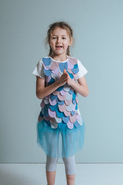 DIY carnival costume: rainbow fish. Upcycling from scraps of