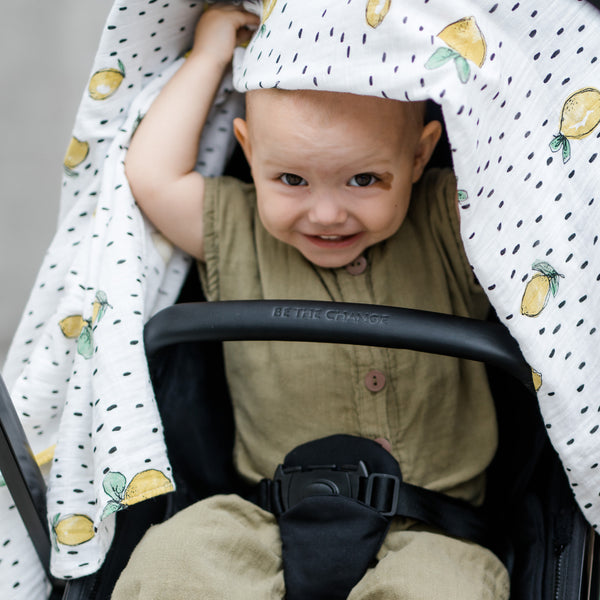 Mulltücher Zitronenmuster als Kinderwagenabdeckung