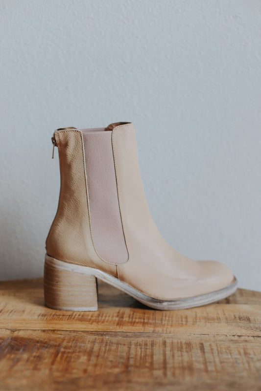 Free People Essential Chelsea Boots - Black – The Local Honey