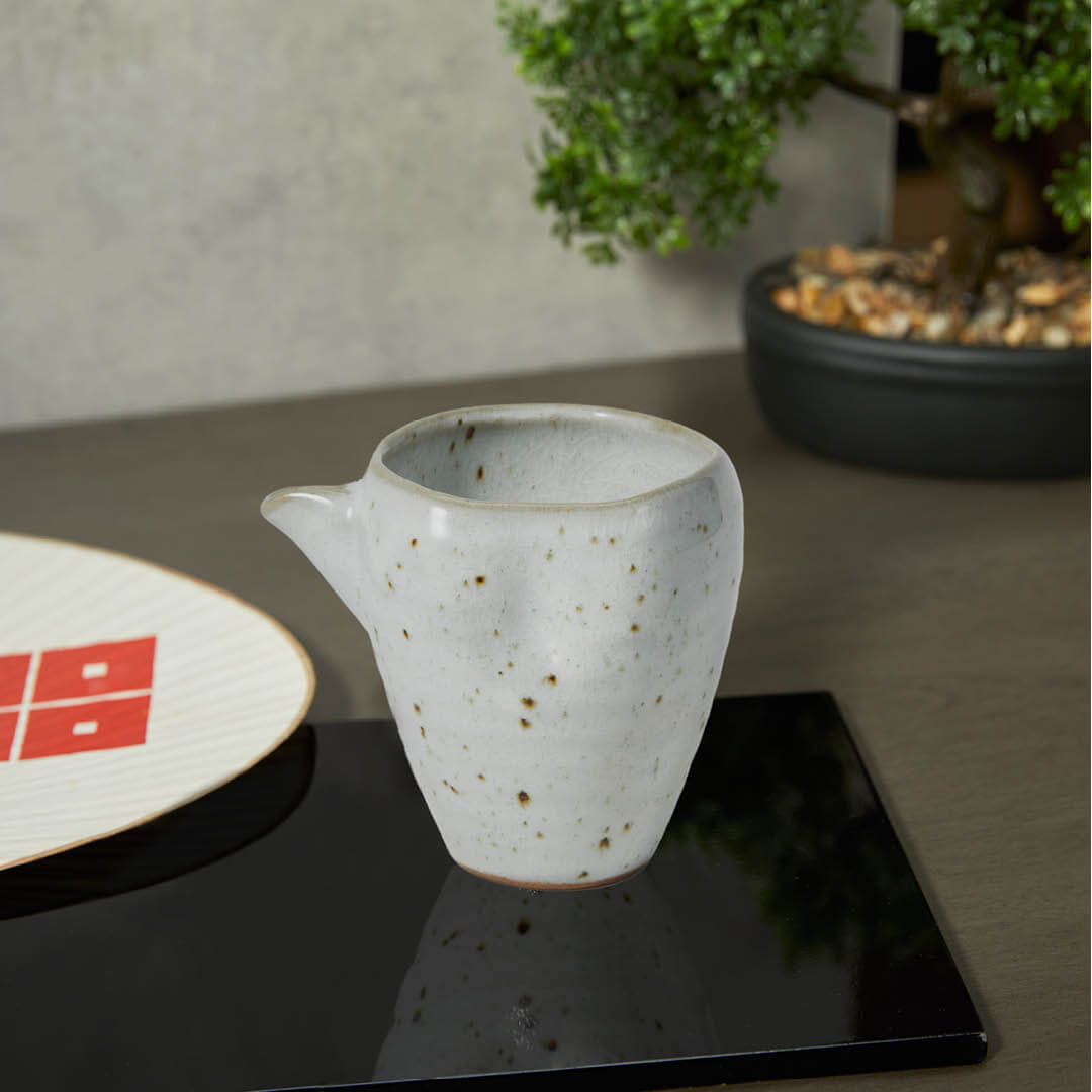 https://cdn.shopify.com/s/files/1/0079/8631/5323/products/yamai-ito-kohiki-seiji-hirokuchi-on-a-table.jpg?v=1663364198