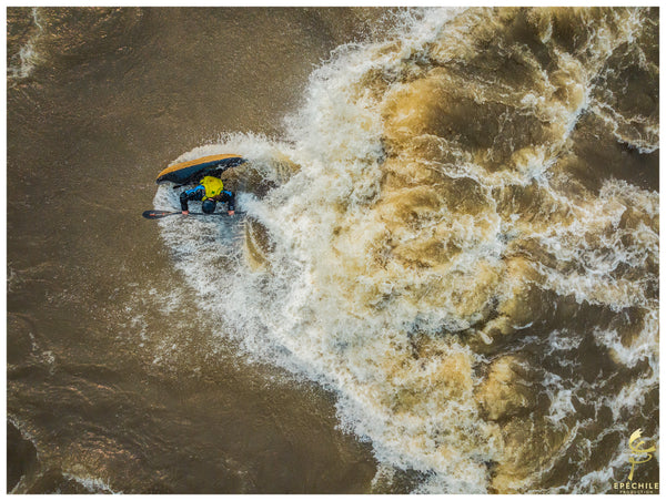 Eleanor Knight whitewater paddling in rapids - photo by Emmanuel Chaillon