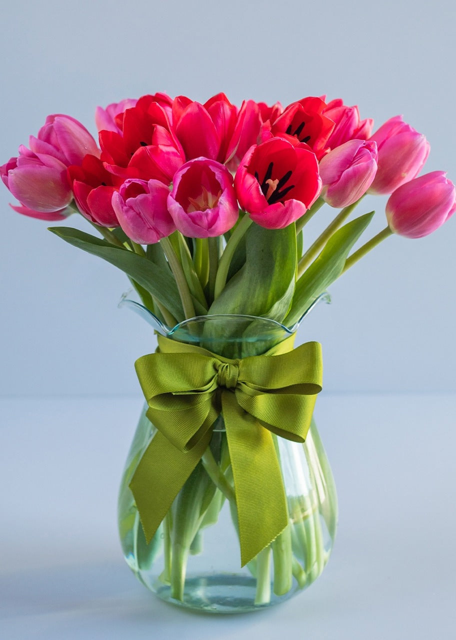 Arreglo de tulipanes en florero — Click Abasto