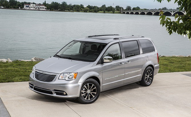 2018 town and country minivan